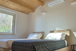 4 bedrooms, WiFi, bed sheets