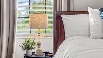 2 habitaciones, tabla de planchar con plancha y cuna de viaje