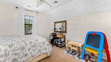 2 bedrooms, iron/ironing board, travel cot, free WiFi