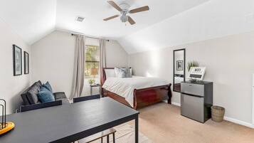 2 bedrooms, iron/ironing board, travel cot, free WiFi