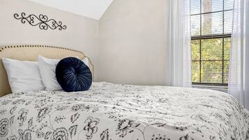 2 bedrooms, iron/ironing board, travel cot, free WiFi