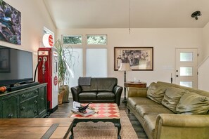 Smart TV, DVD player, video library