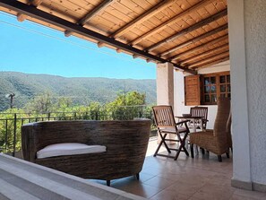 Terrace/patio - Vacation Home "Divas Gartenhaus" with Sea, Mountain and Village View (Vasilitsi)