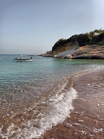 Beach nearby. Vacation Home "Divas Gartenhaus" with Sea, Mountain and Village View