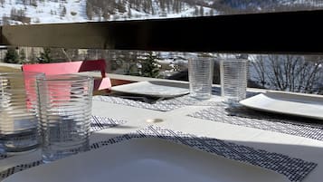 屋外ダイニングエリア