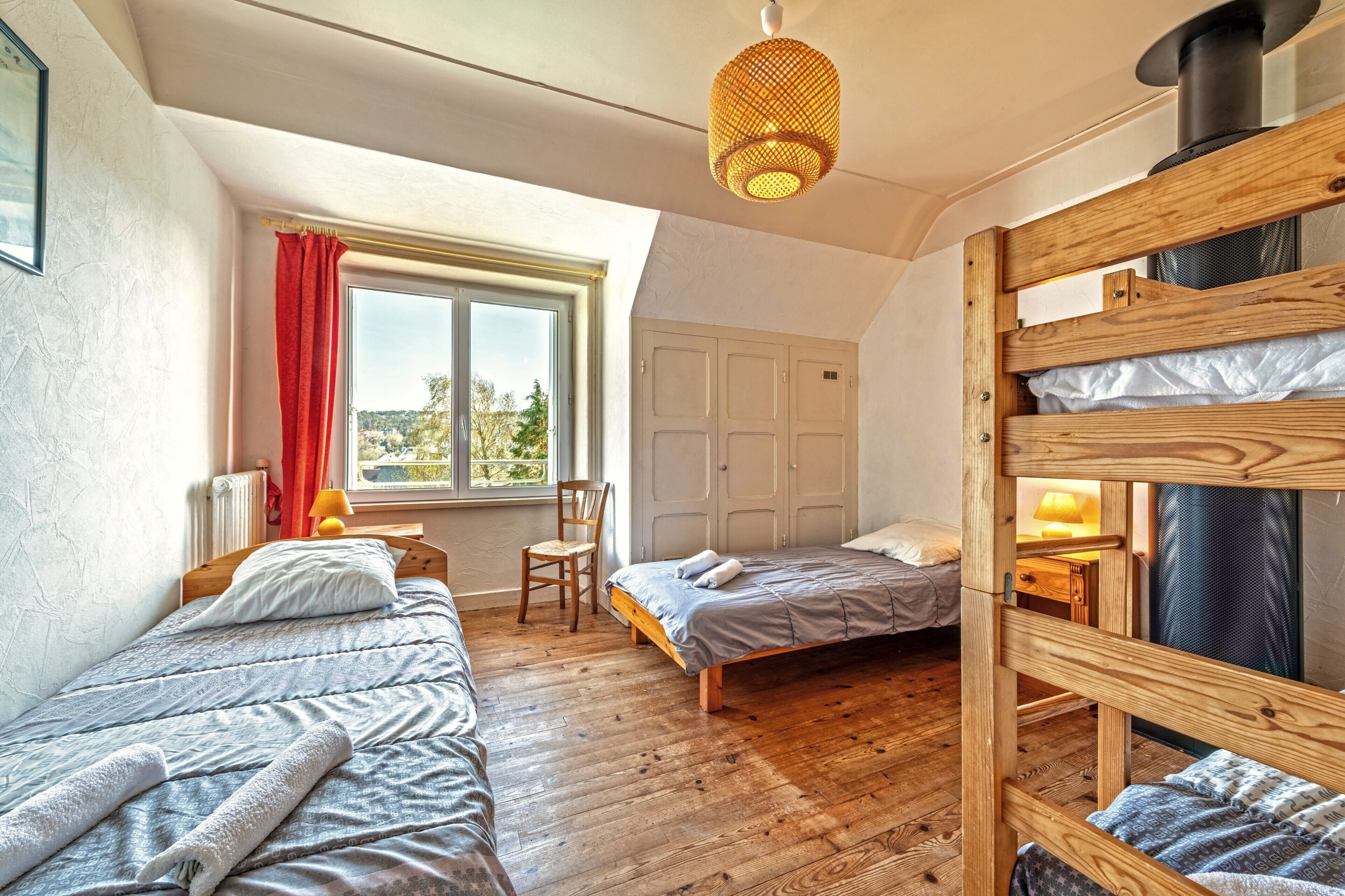 6 chambres, fer et planche à repasser, Wi-Fi gratuit