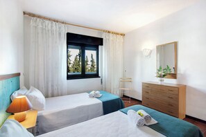 2 chambres, fer et planche à repasser, Wi-Fi gratuit, draps fournis