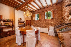Dining - Country House 'Sa Cabana D'es Vicari' with Mountain View, Private Pool and Wi-Fi (Fornalutx)