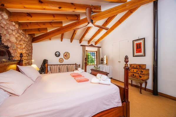 4 bedrooms, free WiFi, bed sheets