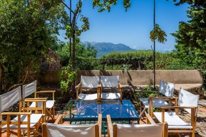 Outdoor dining - Country House 'Sa Cabana D'es Vicari' with Mountain View, Private Pool and Wi-Fi (Fornalutx)