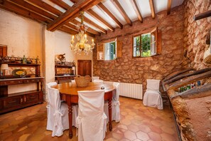 Dining - Country House 'Sa Cabana D'es Vicari' with Mountain View, Private Pool and Wi-Fi (Fornalutx)