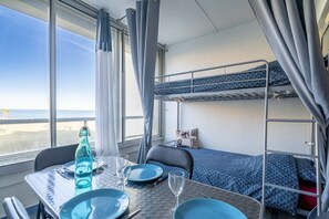 1 chambre, fer et planche à repasser, Wi-Fi gratuit, draps fournis