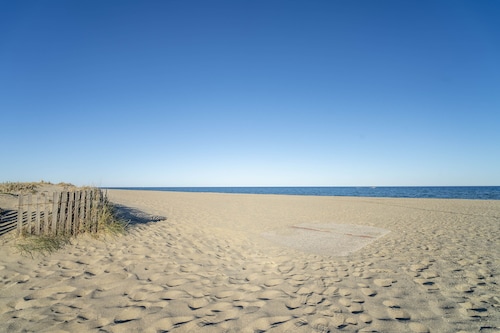Apartment 'La Grande Plage' with Sea View and Wi-Fi