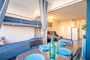 1 soverom, strykejern/-brett, wi-fi (inkludert) og sengetøy