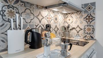 Kühlschrank, Ofen, Herdplatte, Geschirrspüler