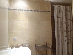 Douche, serviettes fournies