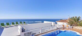 Holiday Home 'Villa Infinite' with Sea View, Wi-Fi and Air Conditioning