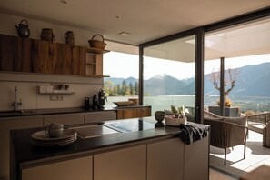 Kühlschrank, Mikrowelle, Herdplatte, Geschirrspüler