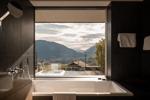 Suihku, hiustenkuivaaja, pyyhkeet