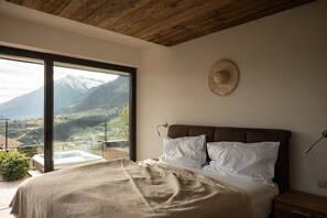 3 bedrooms, free WiFi, bed sheets - Chalet "Goyen" with Shared Pool, Private Terrace & Wi-Fi (Schenna)
