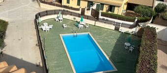 Appartement 'Ammare' avec piscine partagée, Wi-Fi et climatisation