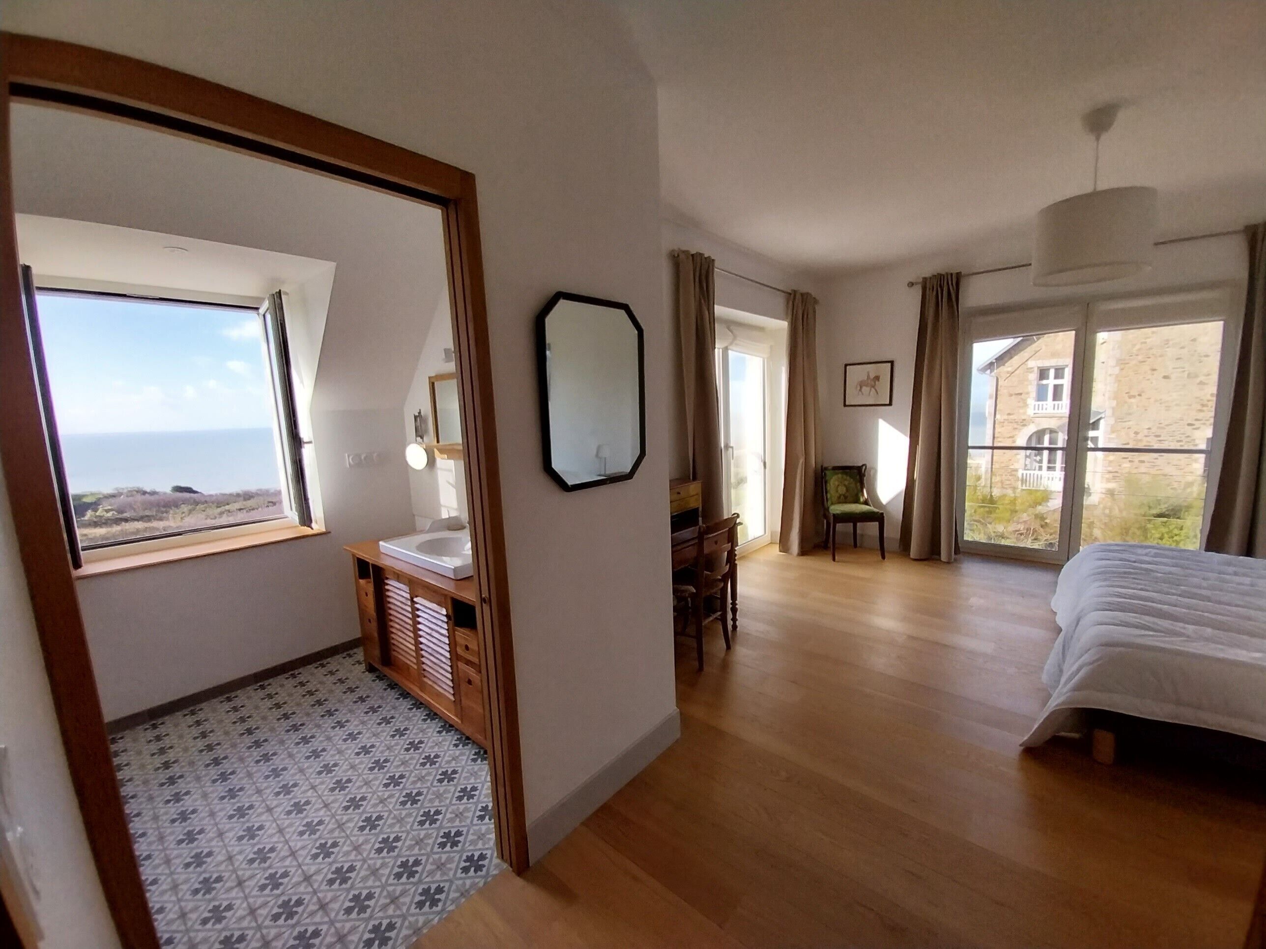 4 chambres, fer et planche à repasser, Wi-Fi gratuit, draps fournis