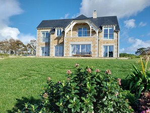 Exterior - Villa 'Paqueray' with Sea View, Private Terrace and Wi-Fi (Carolles)