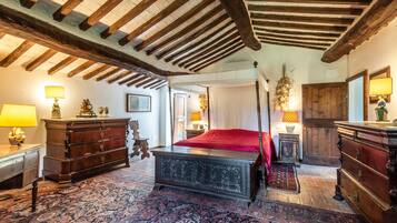 9 bedrooms, WiFi (free), bed sheets
