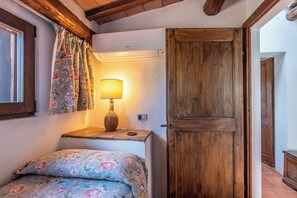 9 bedrooms, free WiFi, bed sheets