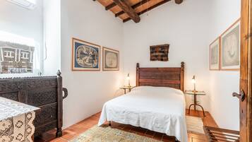 1 habitación, tabla de planchar con plancha, wifi gratis y ropa de cama