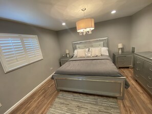 3 soverom, strykejern/-brett, wi-fi og sengetøy