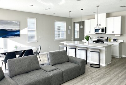 The Ellis Villa Oasis Near Riverside