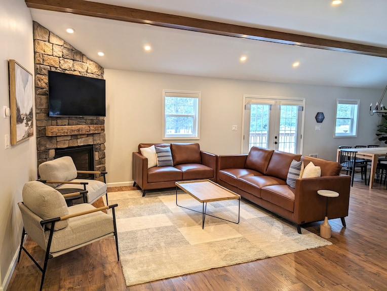 Adirondack Luxury: Hot Tub, Fire Pit, Walk To Lake - Lake George, NY