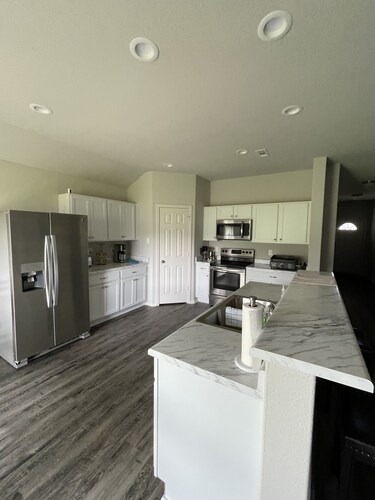 Like New Home close to town family friendly, quiet and close to amenities. 