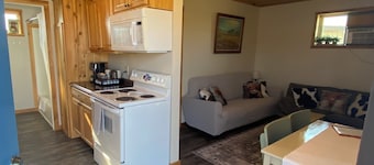 5 minutes from town, lots of space for pets to run, quiet and private!