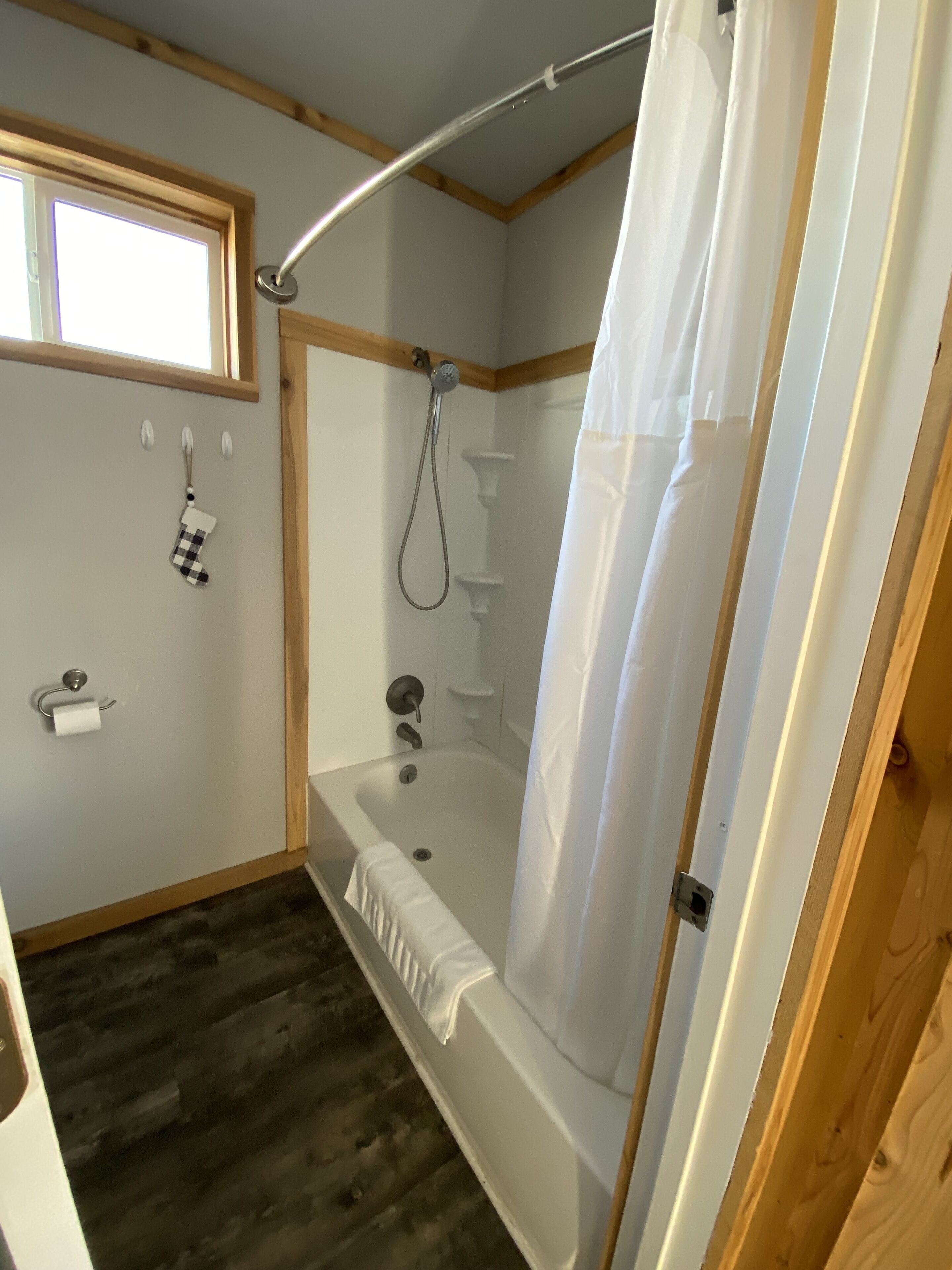 Haartrockner, Handtücher, Seife, Shampoo