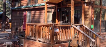 The Cedar Pines tiny house bungalow Pet Friendly