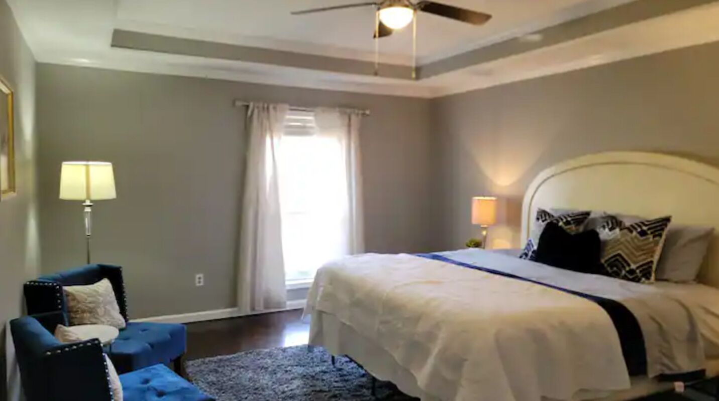 3 habitaciones, tabla de planchar con plancha, wifi y ropa de cama 