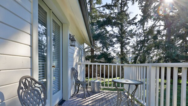 Property grounds - Beach Comber Cottage (Coupeville)