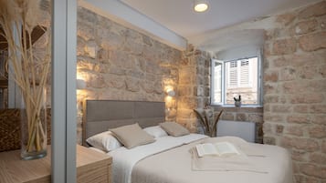 1 bedroom, in-room safe, iron/ironing board, free WiFi