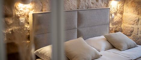 Luxury Apartment, 1 King Bed, City View