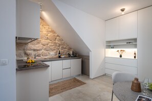 Apartamento superluxo, 1 cama King, vista para a cidade | Cozinha privada
