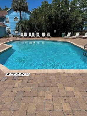 Outdoor pool, a heated pool - Condo minutes to Disney & Universal 3 bdr (Kissimmee)