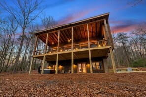 Exterior - WINTER DISCOUNT! New Modern Luxury Cabin- Hot Tub, Game Room, Firepit  (Blue Ridge)