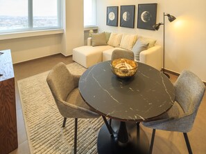 Familielejlighed | Opholdsområde | 40-tommers fladskærms-tv med digitale kanaler, Netflix