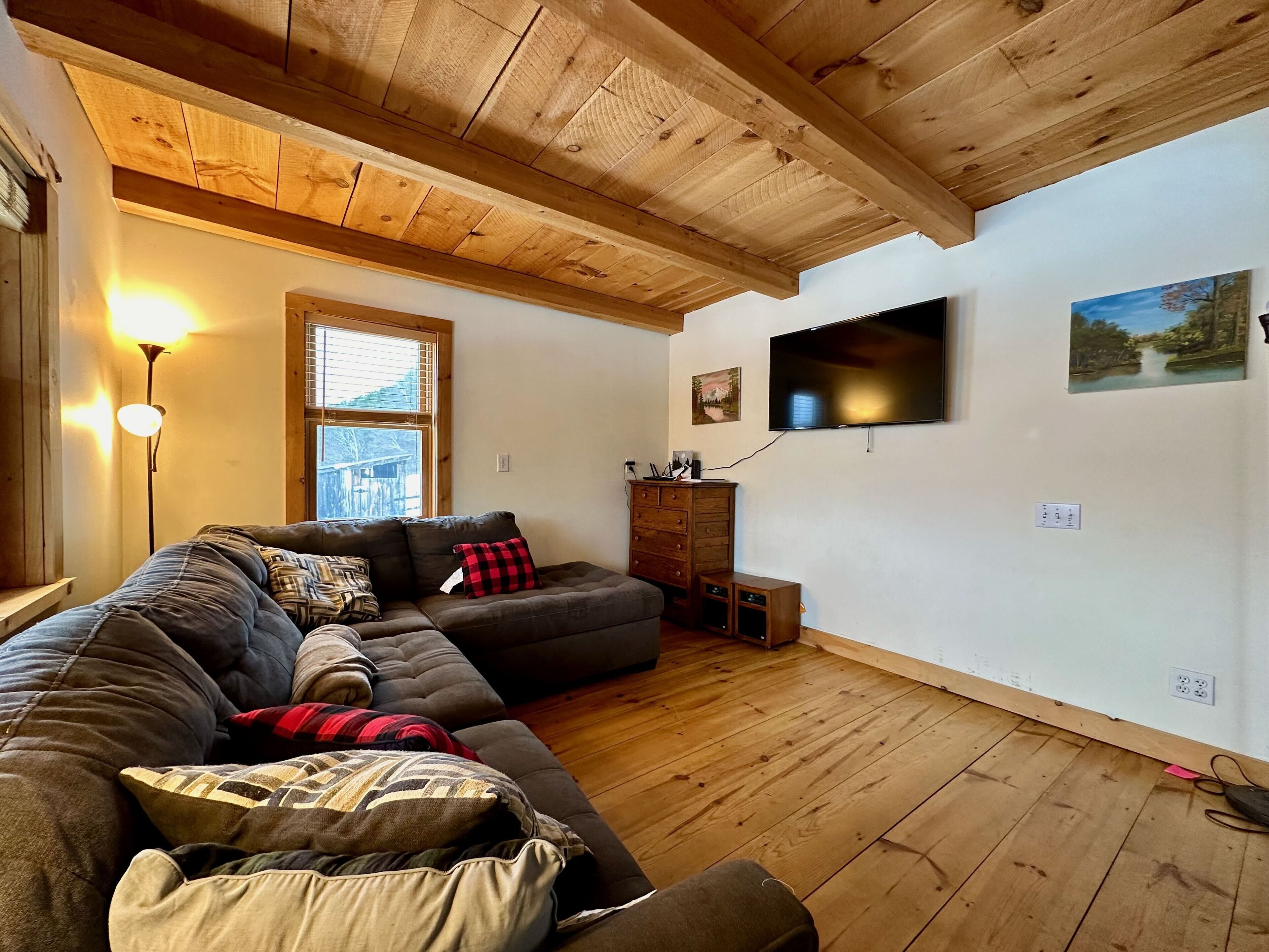 Rustic Mountain View Cabin in Bethel, VT: A Tranquil Green Mountains Retreat