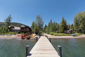 Beach - Tahoe Grand Luxury West Shore - Pet Friendly + Hot Tub Walk to Beach! (Homewood)