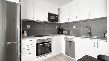 KylskÄp, diskmaskin och kaffe- och tebryggare