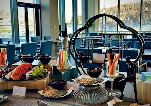 Tägliches Frühstücksbuffet gegen Gebühr