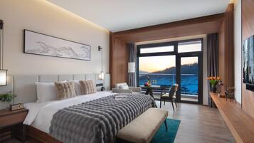 Deluxe Studio | In-room safe, laptop workspace, soundproofing, free WiFi